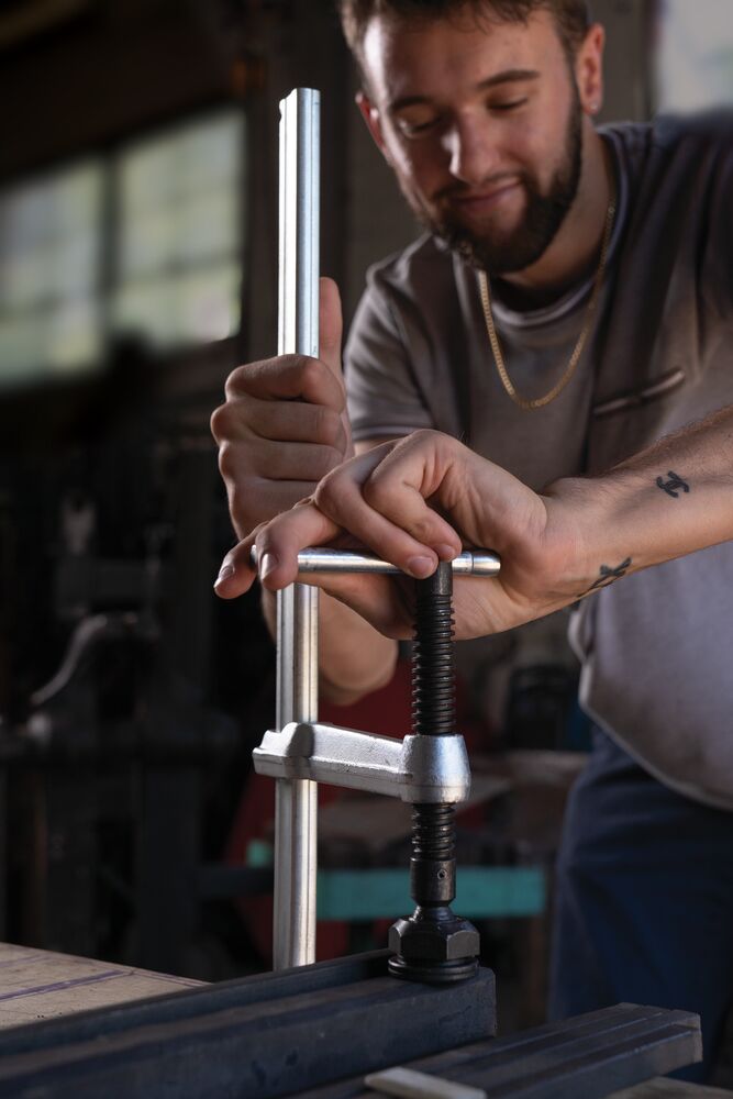 Didelės suspaudimo jėgos plieninis spaustuvas BESSEYS STBM Didelės suspaudimo jėgos plieninis spaustuvas BESSEYS STBM