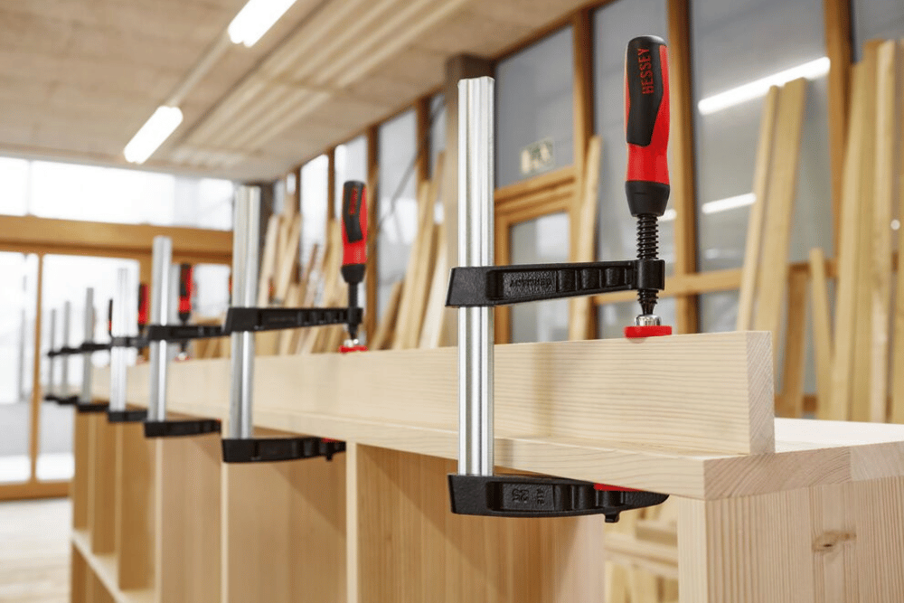 Sraigtinis ketaus spaustuvas su 2-kompontų plastikine rankena TG - 2K Sraigtinis ketaus spaustuvas su 2-kompontų plastikine rankena TG - 2K