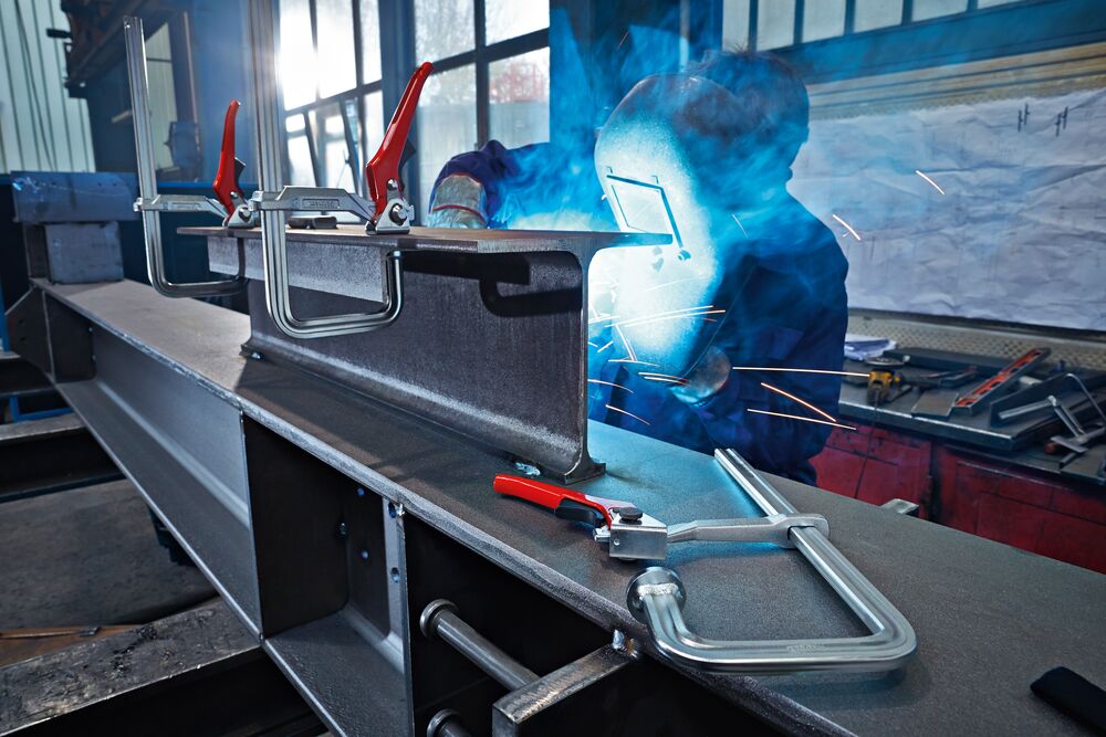 Plieninis sraigtinis U-formos spaustuvas su svirtine rankena GUH Plieninis sraigtinis U-formos spaustuvas su svirtine rankena GUH