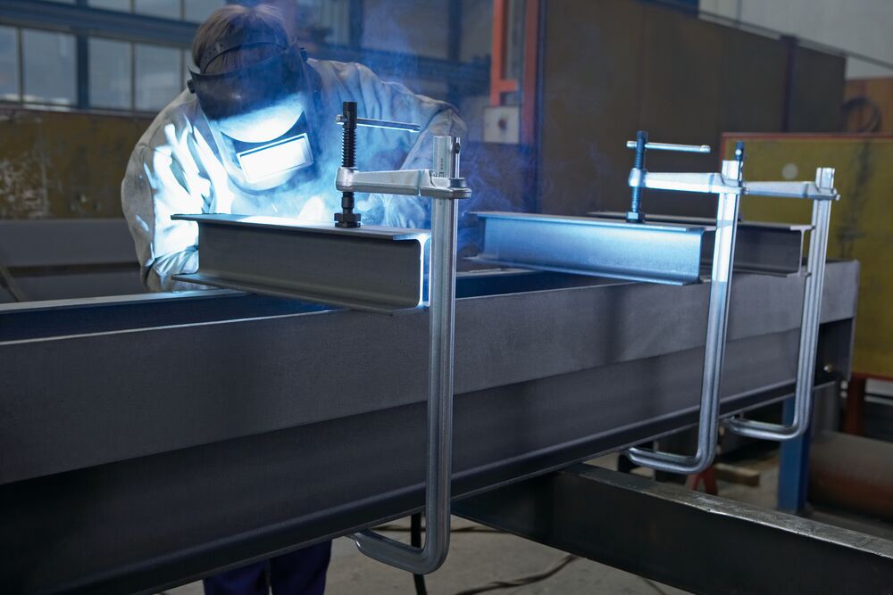 Didelės suspaudimo jėgos plieninis spaustuvas BESSEYS STBM Didelės suspaudimo jėgos plieninis spaustuvas BESSEYS STBM