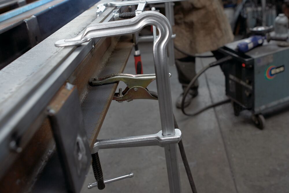 OMEGA plieninis sraigtinis ketaus spaustuvas su T-rankena BESSEY GMZ-K OMEGA plieninis sraigtinis ketaus spaustuvas su T-rankena BESSEY GMZ-K