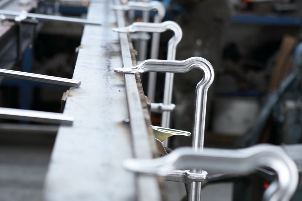 OMEGA plieninis sraigtinis ketaus spaustuvas su T-rankena BESSEY GMZ-K OMEGA plieninis sraigtinis ketaus spaustuvas su T-rankena BESSEY GMZ-K