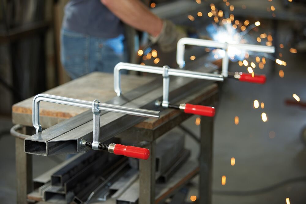 Plieninis sraigtinis ketaus spaustuvas su medine rankena BESSEY classiX GS Plieninis sraigtinis ketaus spaustuvas su medine rankena BESSEY classiX GS