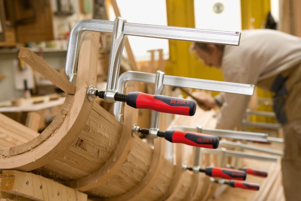 Plieninis sraigtinis spaustuvas su 2-kompontų plastikine rankena BESSEY GZ-2K Plieninis sraigtinis spaustuvas su 2-kompontų plastikine rankena BESSEY GZ-2K