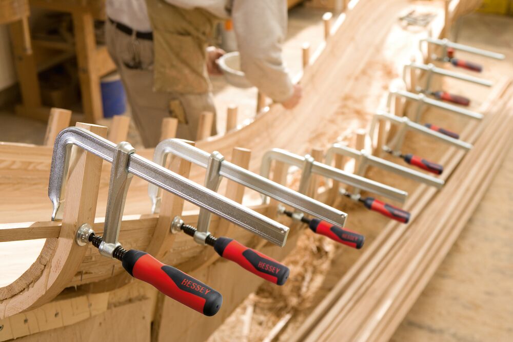 Plieninis sraigtinis spaustuvas su 2-kompontų plastikine rankena BESSEY GZ-2K Plieninis sraigtinis spaustuvas su 2-kompontų plastikine rankena BESSEY GZ-2K