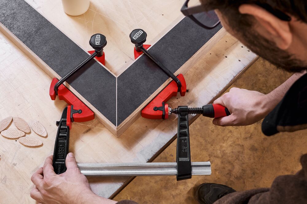 Kampų užspaudimo sistema BESSEY MCX Kampų užspaudimo sistema BESSEY MCX