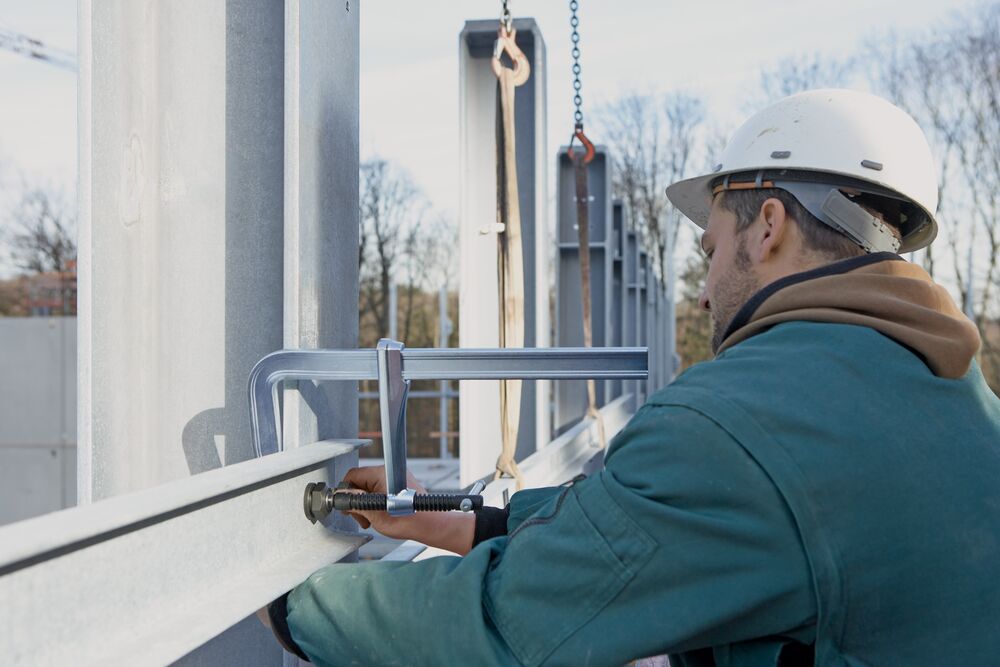 Didelės suspaudimo jėgos plieninis spaustuvas BESSEYS SGM Didelės suspaudimo jėgos plieninis spaustuvas BESSEYS SGM