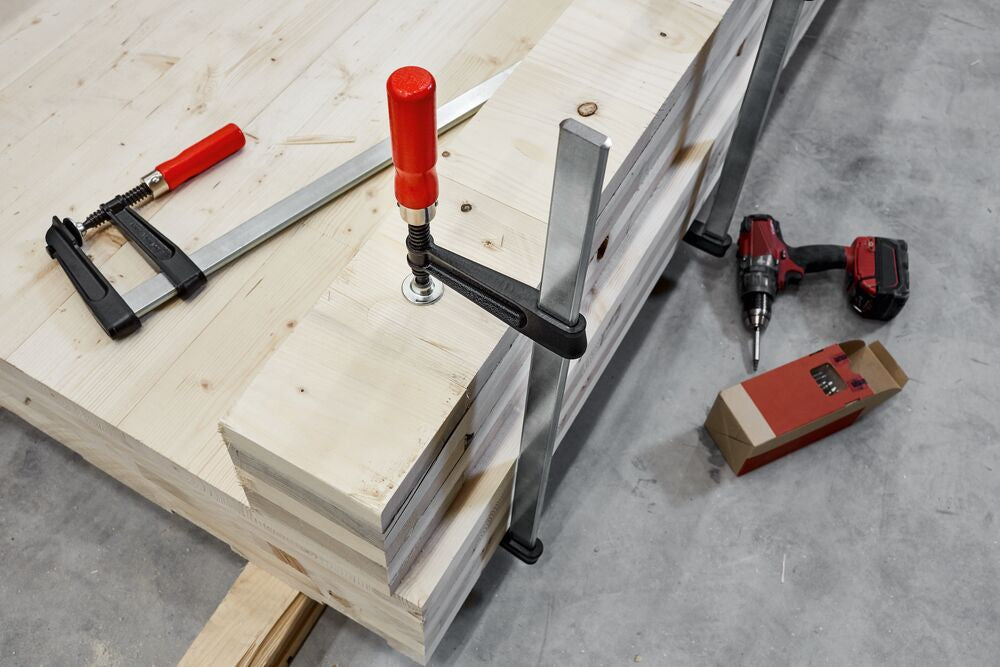 Didelės galios sraigtinis ketaus spaustuvas su medine rankena BESSEY TGKR Didelės galios sraigtinis ketaus spaustuvas su medine rankena BESSEY TGKR