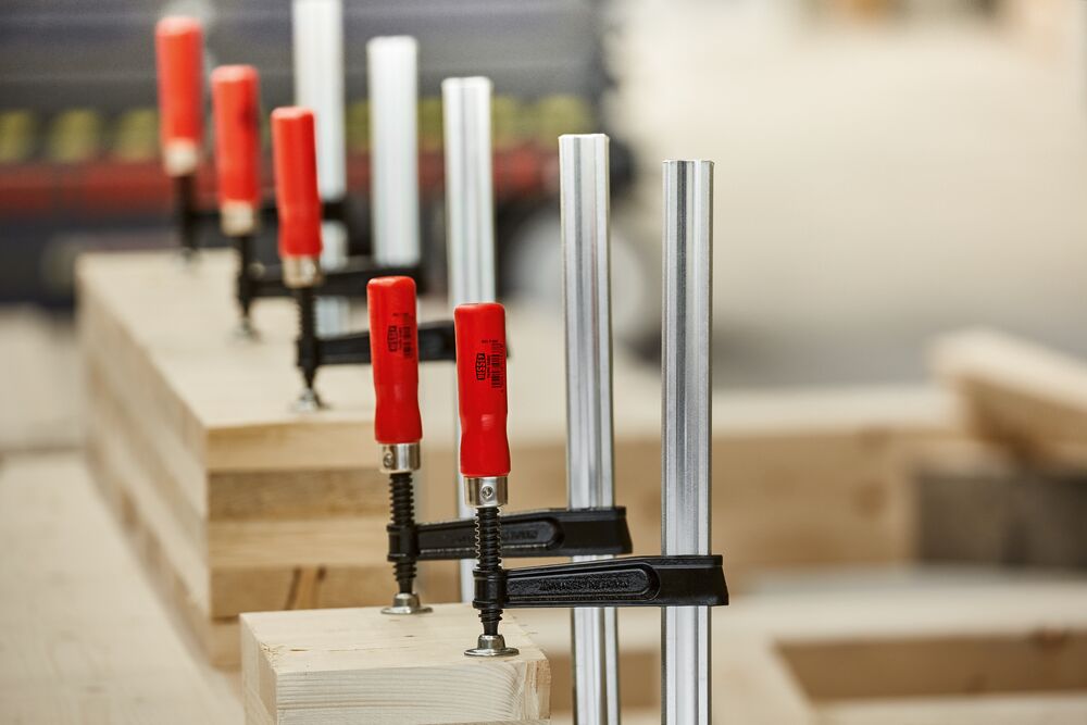 Didelės galios sraigtinis ketaus spaustuvas su medine rankena BESSEY TKPN-BE Didelės galios sraigtinis ketaus spaustuvas su medine rankena BESSEY TKPN-BE