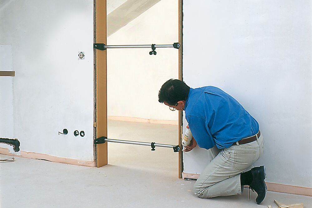 Spaustuvas durų rėmų montavimui BESSEY TMS Spaustuvas durų rėmų montavimui BESSEY TMS