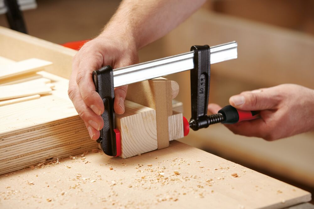 Sraigtinis ketaus spaustuvas su 2-kompontų plastikine rankena BESSEY TPN-BE-2K Sraigtinis ketaus spaustuvas su 2-kompontų plastikine rankena BESSEY TPN-BE-2K