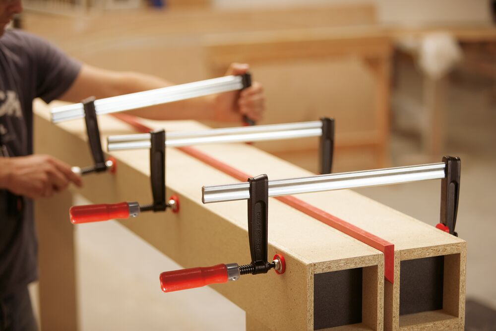 Sraigtinis ketaus spaustuvas su medine rankena BESSEY TPN-BE Sraigtinis ketaus spaustuvas su medine rankena BESSEY TPN-BE