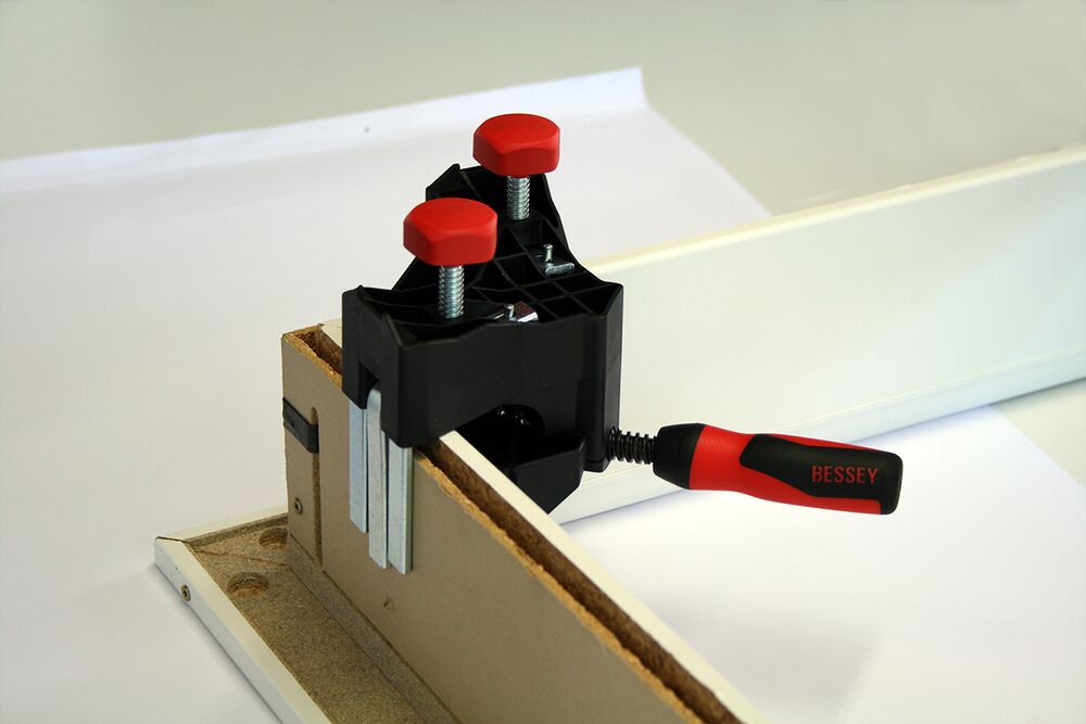 Durų rėmo kampų išlyginimo spaustuvai Bessey WTR Durų rėmo kampų išlyginimo spaustuvai Bessey WTR