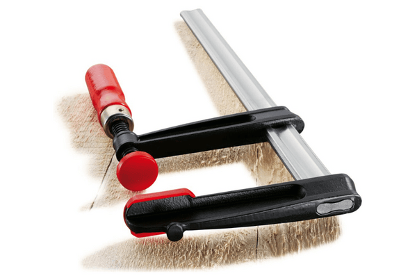 Sraigtinis ketaus spaustuvas su medine rankena BESSEY TPN-BE