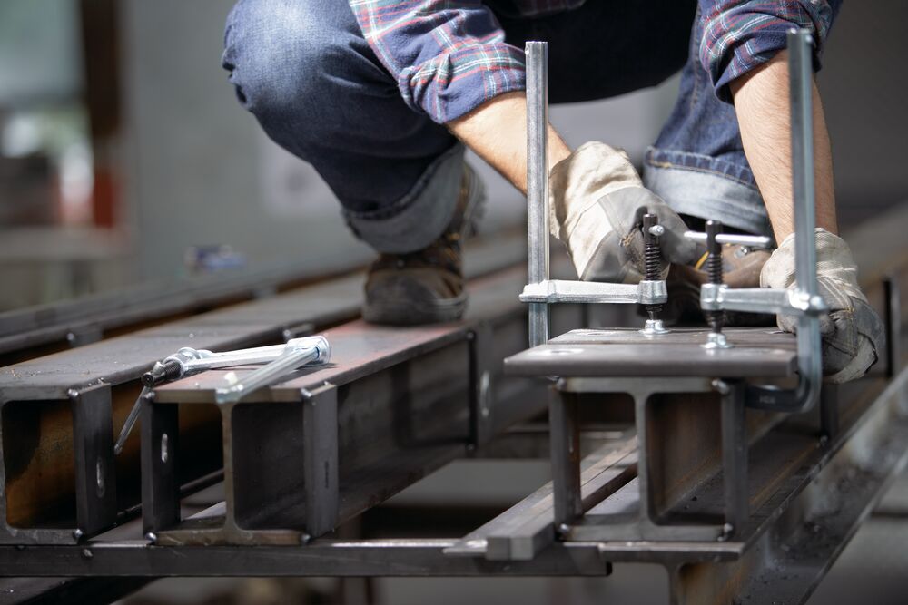Plieninis sraigtinis ketaus spaustuvas su T-rankena BESSEY classiX GS-K