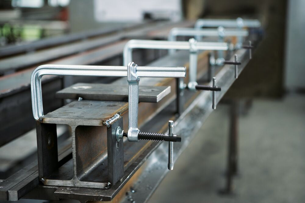 Plieninis sraigtinis ketaus spaustuvas su T-rankena BESSEY classiX GS-K