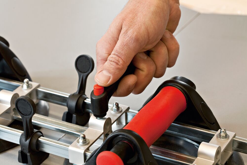 Plokščių sutempimo įrankis su siurbtukais BESSEY PS130