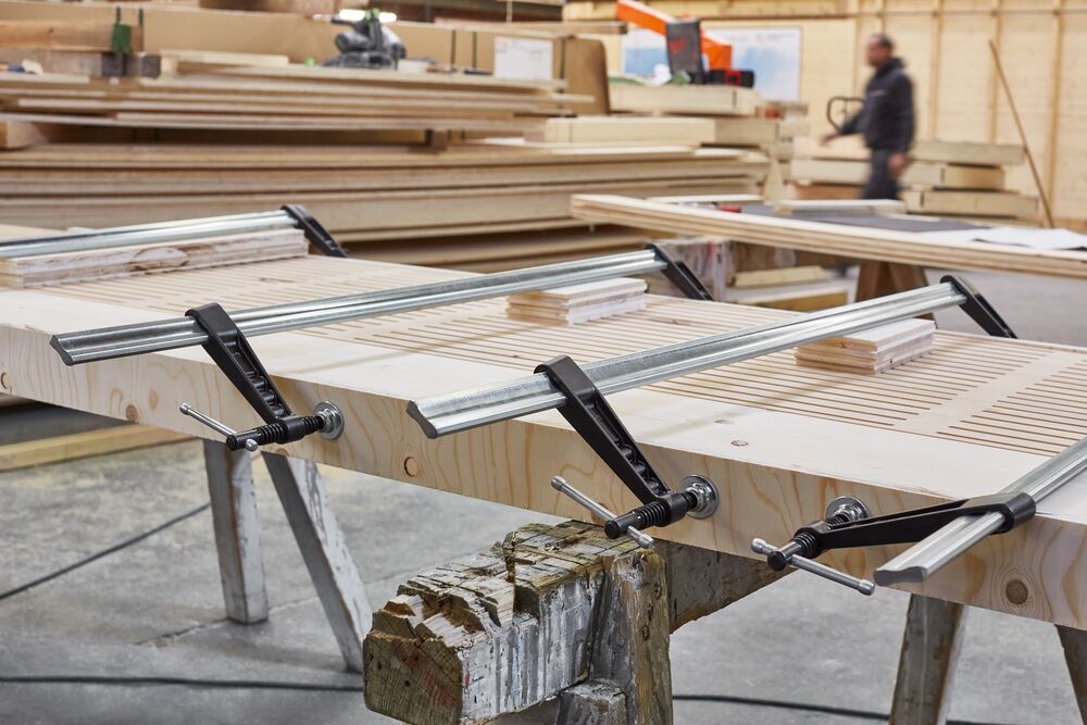 Didelės galios sraigtinis ketaus spaustuvas su T-rankena BESSEY TGK-K