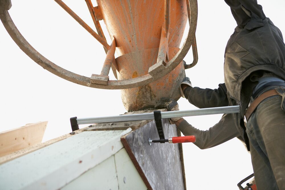 Didelės galios spaustuvas su medine rankena BESSEY TGK