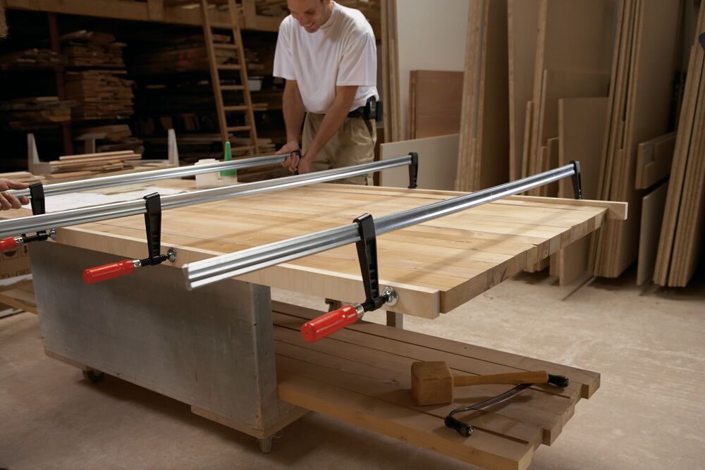 Didelės galios spaustuvas su medine rankena BESSEY TGK