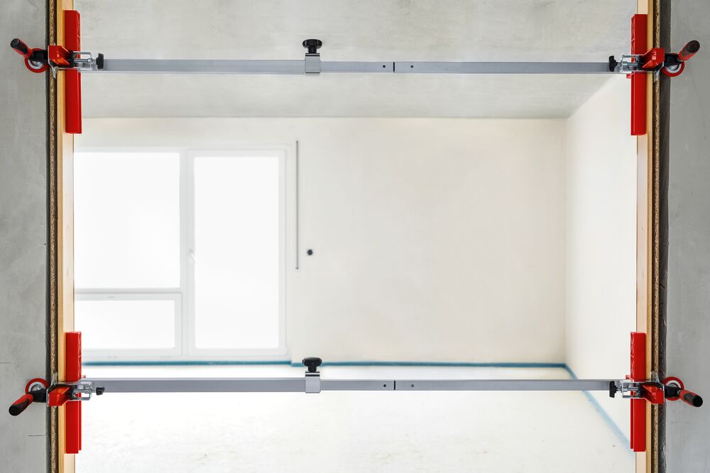 Durų staktų spaustuvo ilgiklis TUX